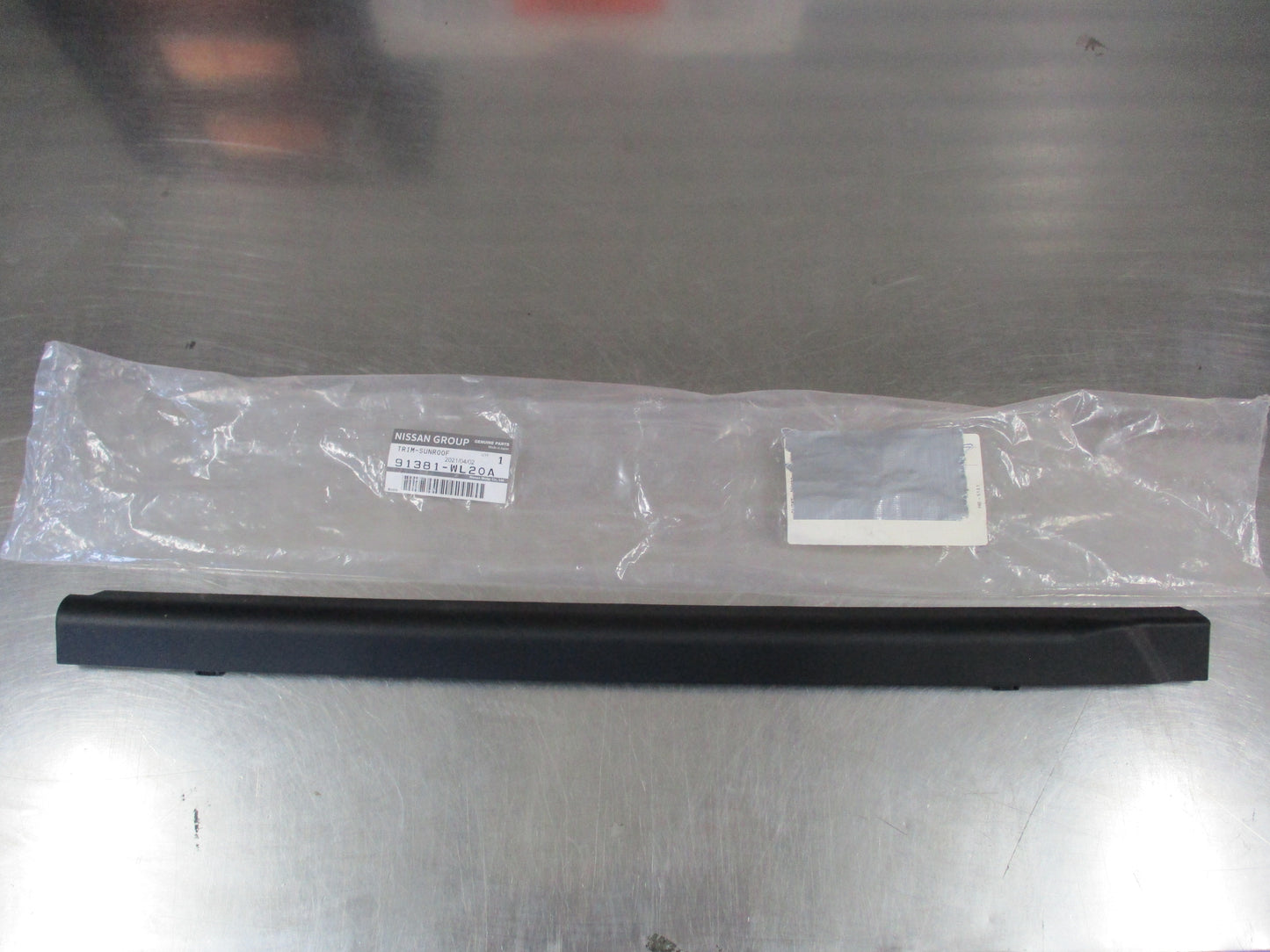 Nissan Elgrand Genuine Passenger Side Sunroof Trim New