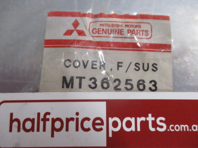 Mitsubishi Pajero/Delica/Triton Genuine Front Lower Ball Joint Boot Pair New Part