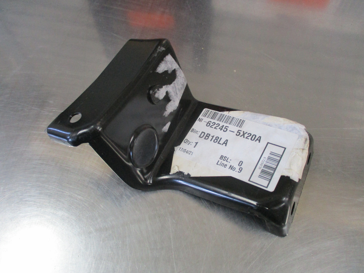 Nissan Navara / Pathfinder Genuine Passenger Side Bumper Bracket New