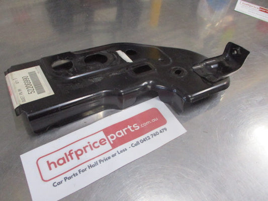 Mitsubishi Outlander Genuine Right Hand Front Guard Support New Part