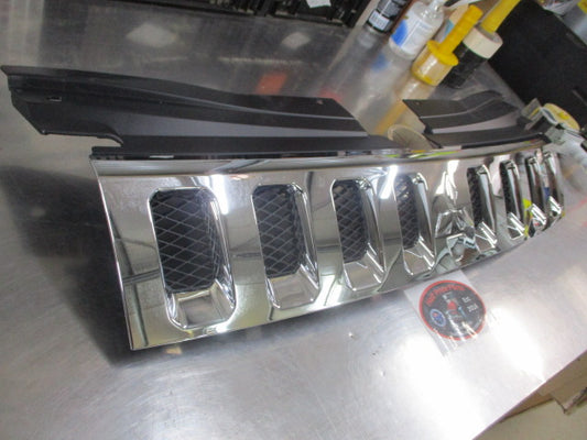 Mitsubishi Delica Genuine Front Chrome Grille Assembly New Part