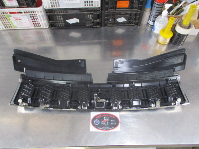 Mitsubishi Delica Genuine Front Chrome Grille Assembly New Part