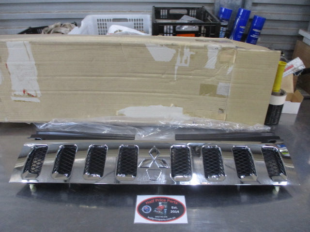 Mitsubishi Delica Genuine Front Chrome Grille Assembly New Part