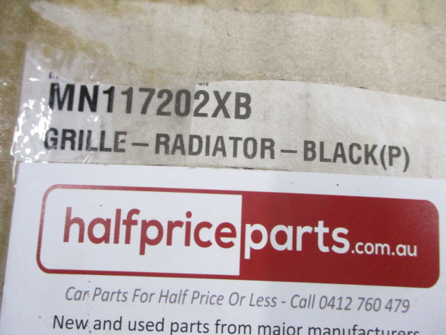 Mitsubishi Pajero Genuine Front Grille Assembly New Part