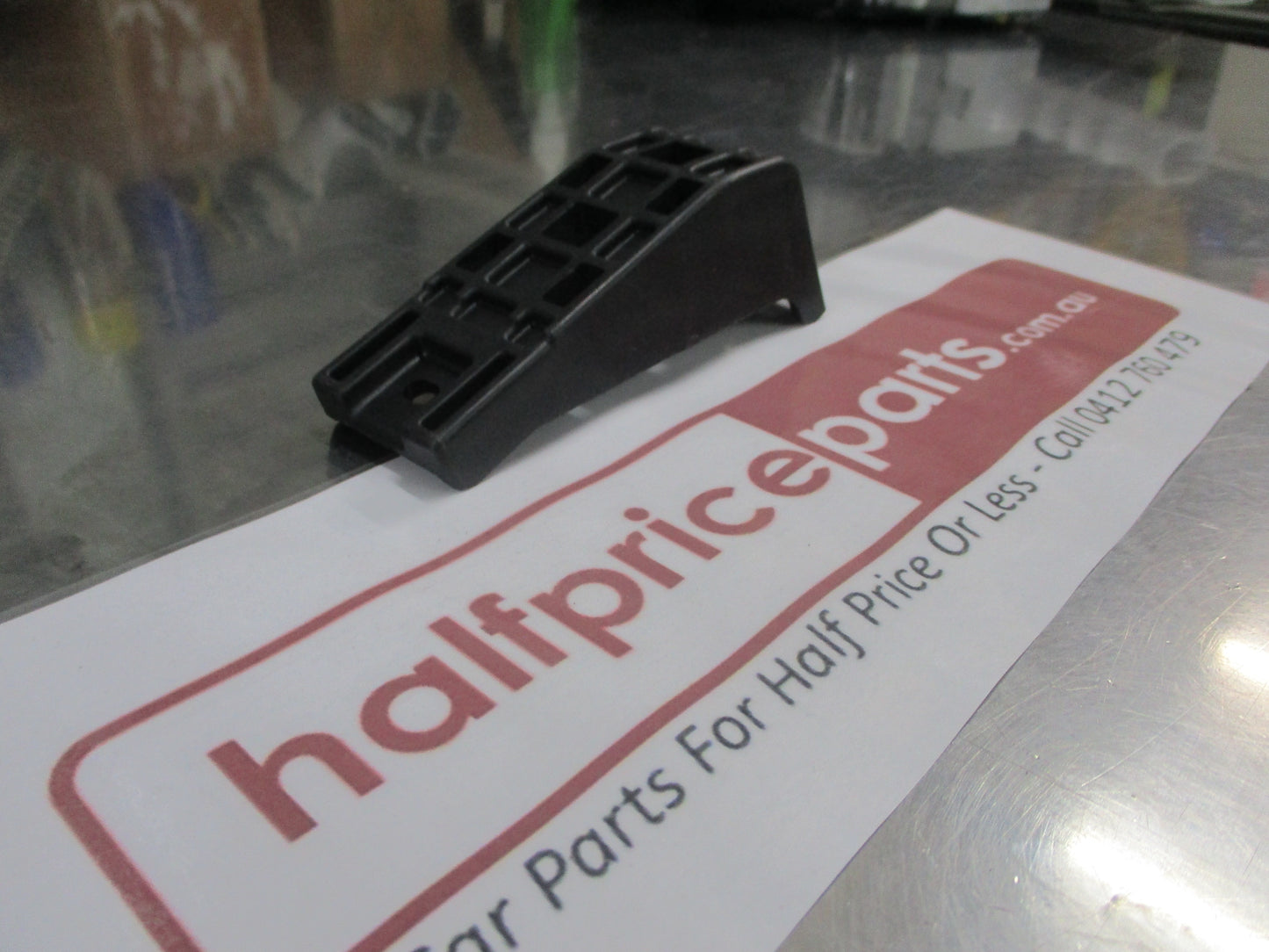 Hyundai I20 Genuine Lower Rear Bumper Bar Reo Bracket New Part