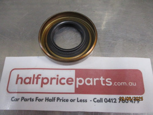 Mitsubishi Pajero/Triton Genuine Diff Side Outer Oil Seal Front New Part
