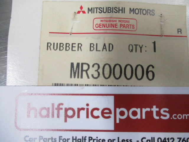 Mitsubishi Mirage/Pajero/Lancer/Outlander Genuine Rear Windscreen Wiper Blade Refill New Part