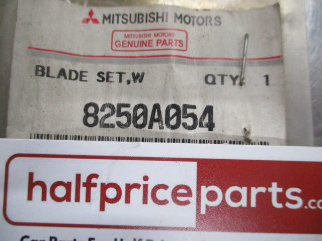 Mitsubishi Triton Genuine Windscreen Wiper Blade Insert Set New Part