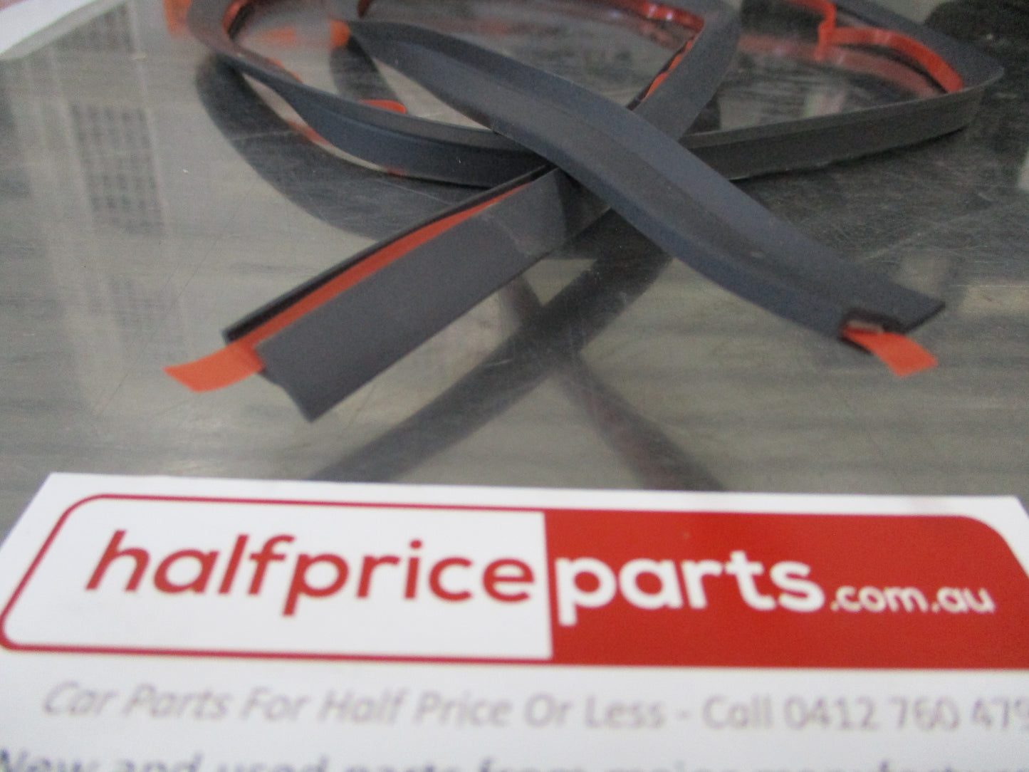 Isuzu D-max/RC Colorado/Rodeo Genuine Front Flare Seal New Part