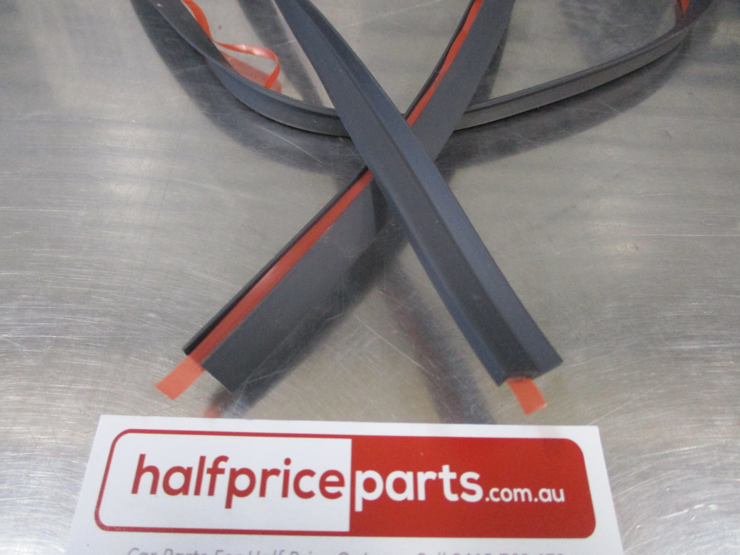 Isuzu D-max/RC Colorado/Rodeo Genuine Front Flare Seal New Part