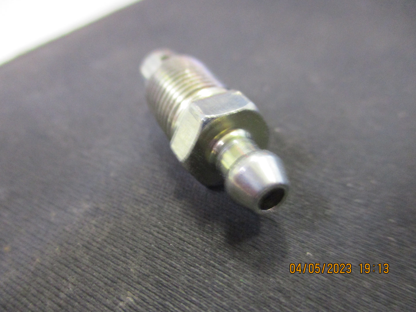 Nissan Genuine Passenger Or Drivers Side Brake Bleeder Screw New Part