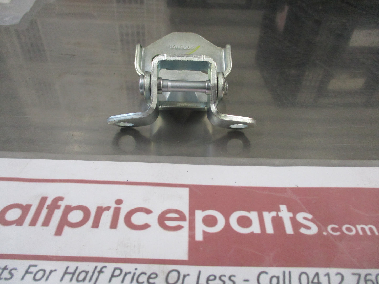 Holden/Isuzu Rodeo Genuine Front Right Hand (Drivers) Lower Door Hinge New Part