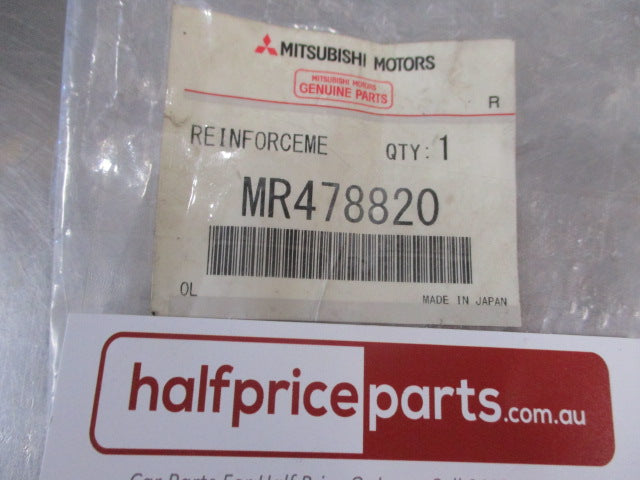 Mitsubishi Pajero Genuine Right Hand Rear Bumper Reinforcement Outer Bracket New Part
