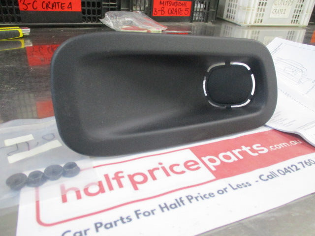 Holden RG Colorado Genuine Right Hand Roo Bar Fog Lamp Bracket Bezel Kit New Part