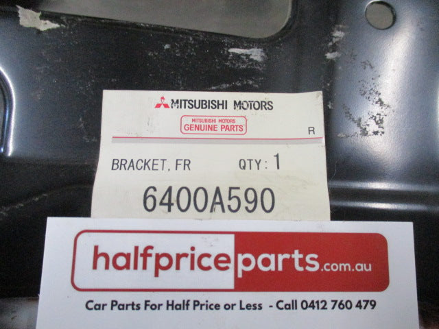 Mitsubishi Pajero Genuine Right Hand Lower Front Bumper Bracket New Part