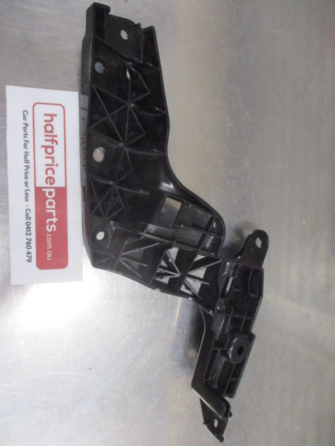Mitsubishi Outlander/Peugeot/Citroen Genuine Right Hand Front Headlight Bracket New Part