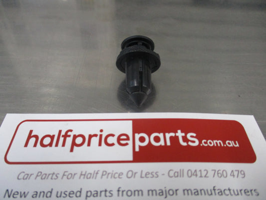 Mazda BT-50 UP/UR Genuine Front Bumper Clip/Fastener New Part