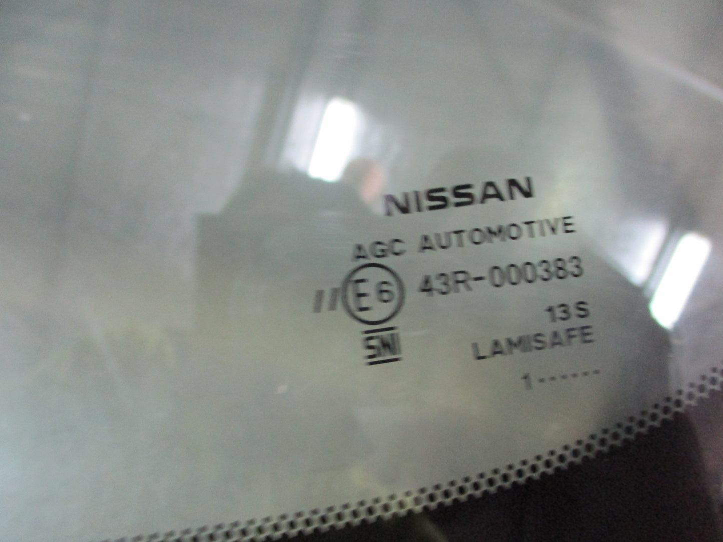 Nissan X-Trail T32 Genuine Front Windscreen With Rain Sensor New Part