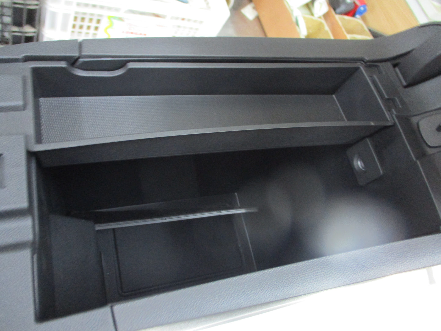 Holden Equinox Genuine Center Console With Lid New Part