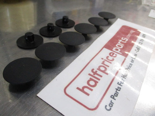 Mitsubishi Magna Genuine Bonnet Insulator Clip Pack of 9 New Part.