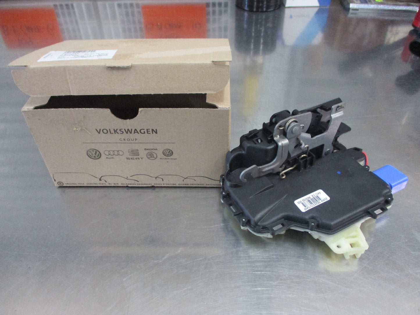 VW Polo 9N3/T5 Transporter Genuine Door Catch New Part