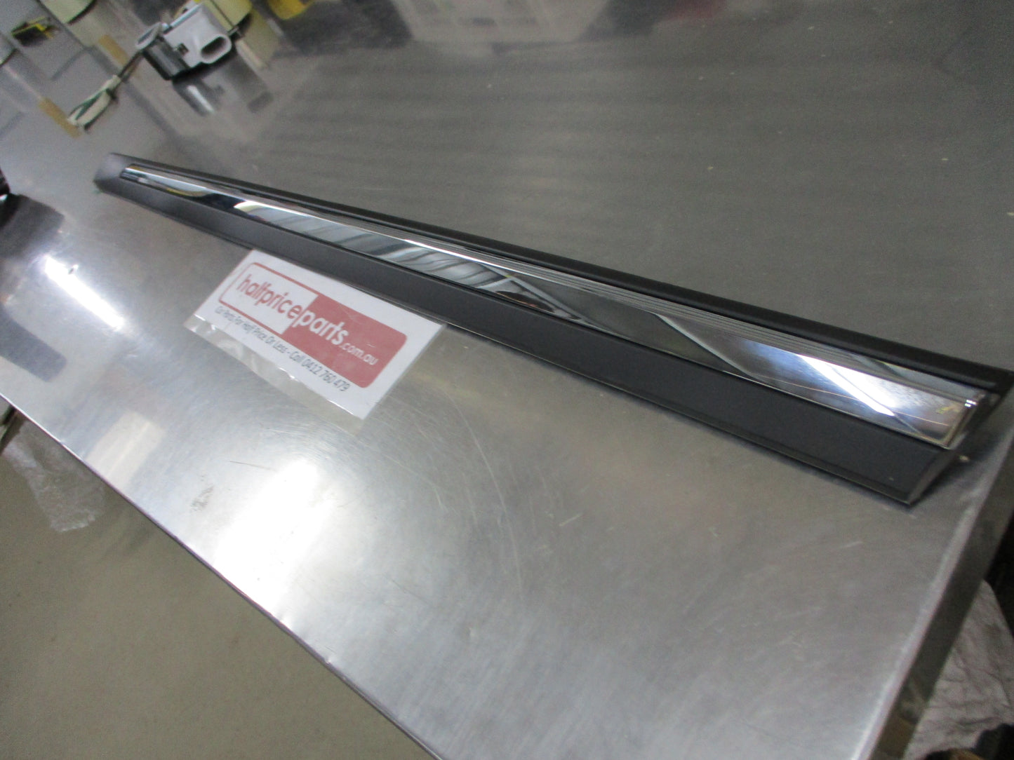 Nissan X-Trail T32 Genuine Right Hand Front Door Moulding New Part