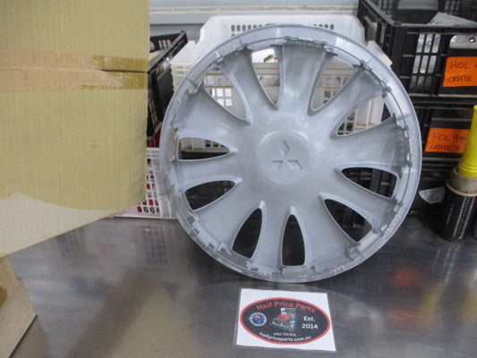 Mitsubishi Lancer Sedan Genuine 15 Inch Hub Cap Silver 10 Spoke New Part