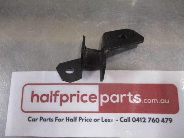 Mitsubishi Fuso Genuine Left Hand Air Filter Shaft Lower Mount Cushion New Part