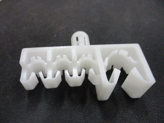 Isuzu NKR Truck Genuine Oil Pipe Fixing Block New Part