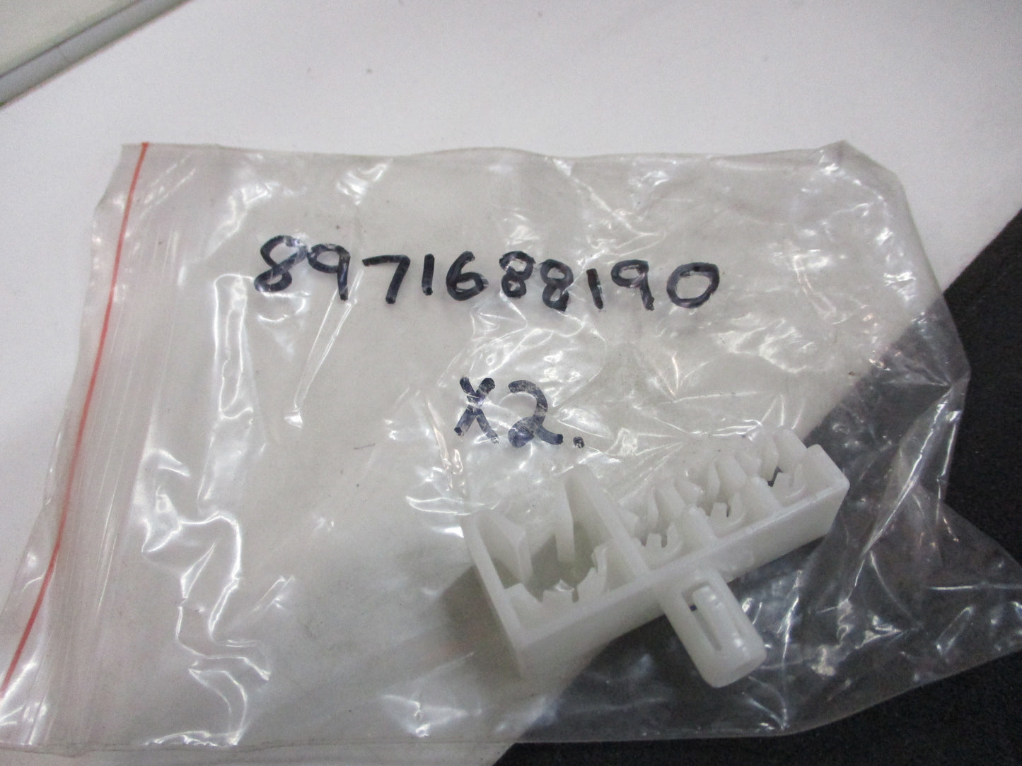 Isuzu NKR Truck Genuine Oil Pipe Fixing Block New Part