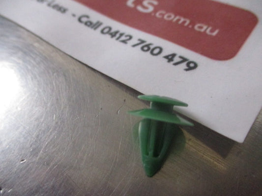 Mitsubishi Outlander/Pajero Genuine Wheel Arch/ Trim Clip (2 Pack) New Part