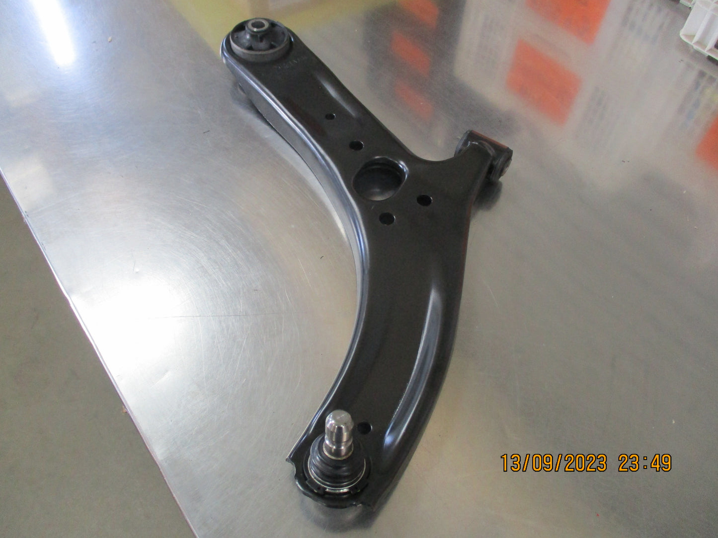Kia Rio Genuine Lower Drivers Side Control Arm Assy New