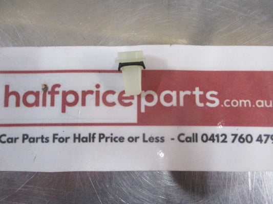 Mitsubishi Outlander/Eclipse/Lancer/Mirage Genuine Combo Lamp Grommmet New Part