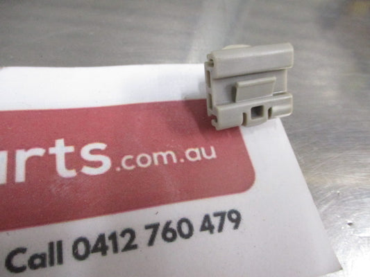 Volvo 850 Genuine Door Moulding Trim Clip New Part