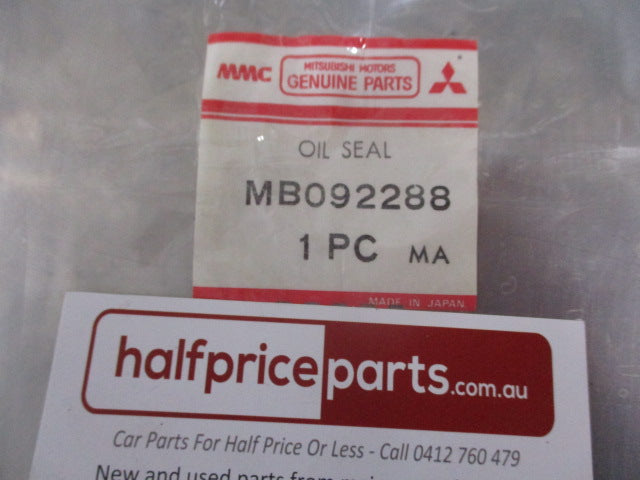 Mitsubishi Pajero/Triton Genuine Rear Outer Axel Seal New Part