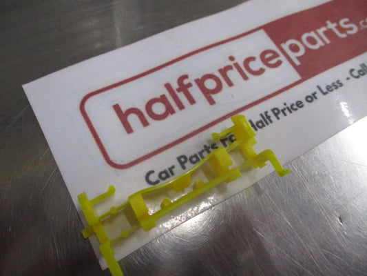 Mitsubishi Outlander Genuine Drip Moulding Clip New Part