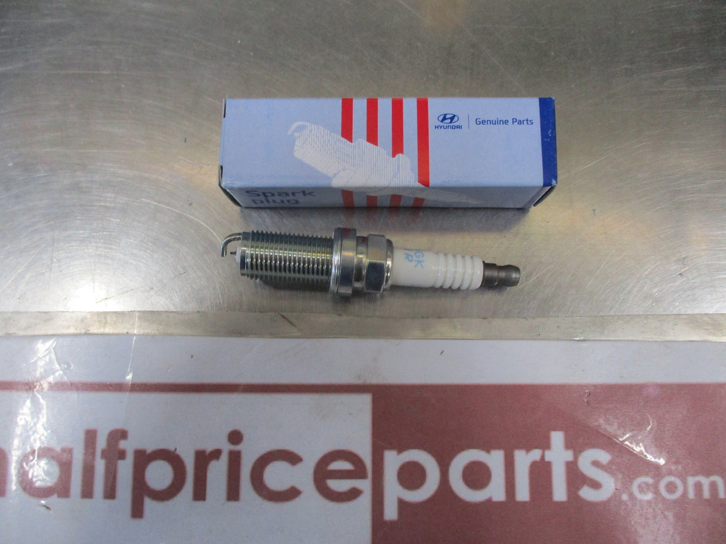 Hyundai Santa Fe/Kia Carnival Genuine Spark Plug New Part