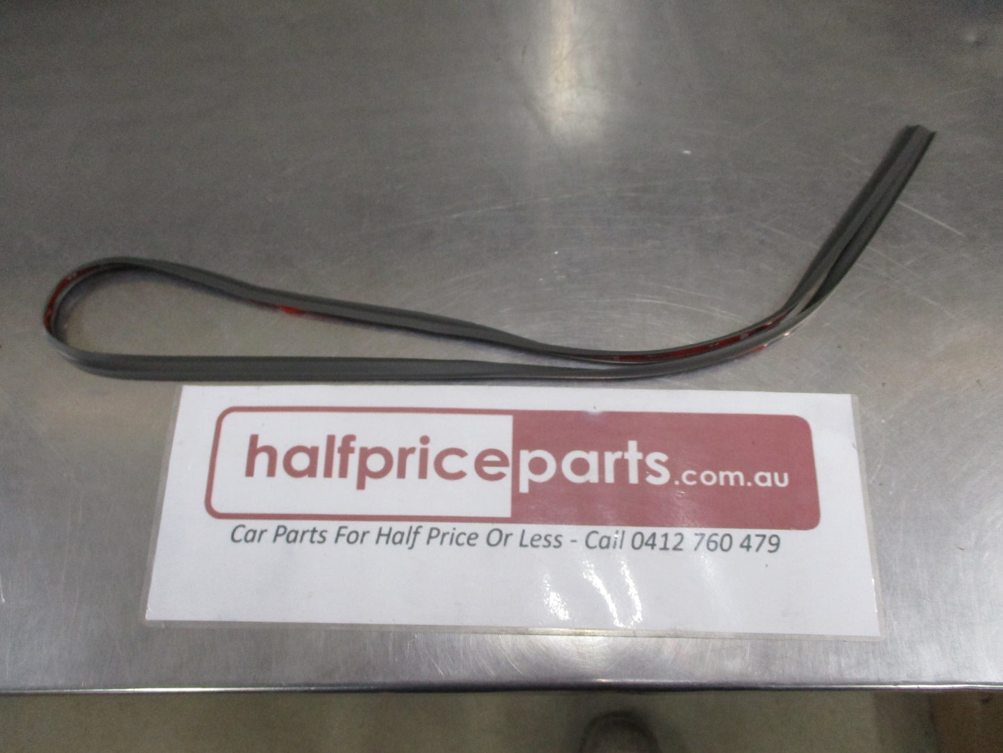 Hyundai Tucson Genuine Left Hand (Passenger) Front Fender Seal Strip New Part