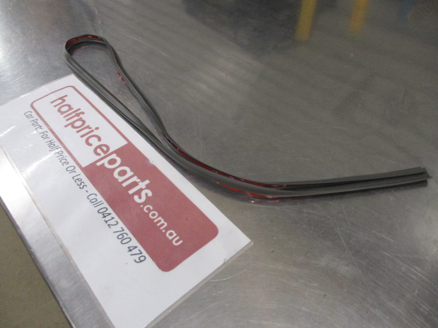 Hyundai Tucson Genuine Left Hand (Passenger) Front Fender Seal Strip New Part