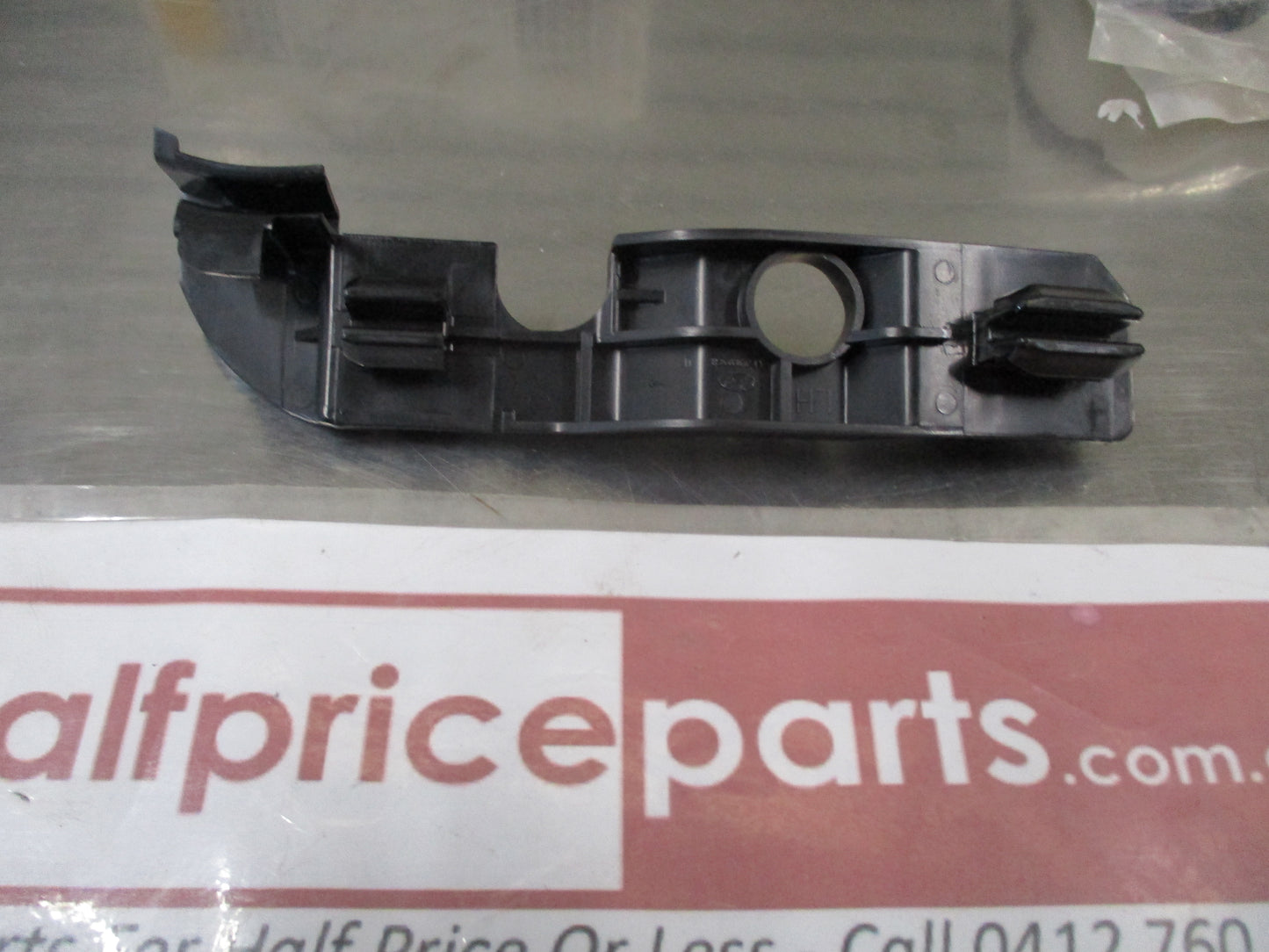 Hyundai Getz Genuine Left (Passenger) Front Bumper Bar Bracket New Part
