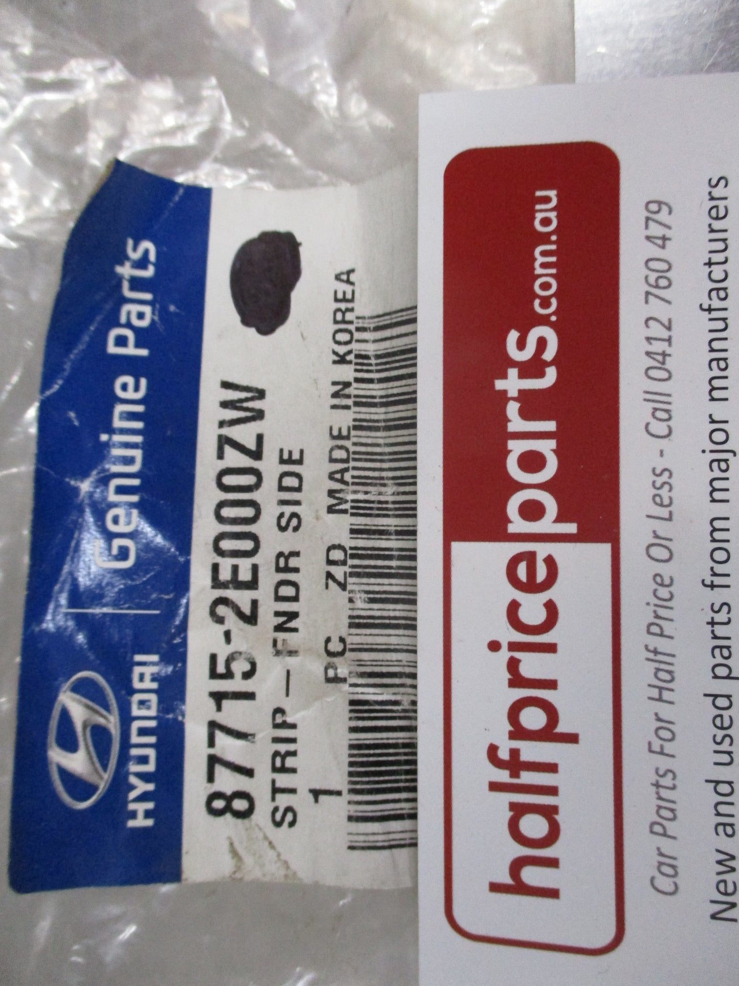 Hyundai Tucson Genuine Left Hand (Passenger) Front Fender Seal Strip New Part