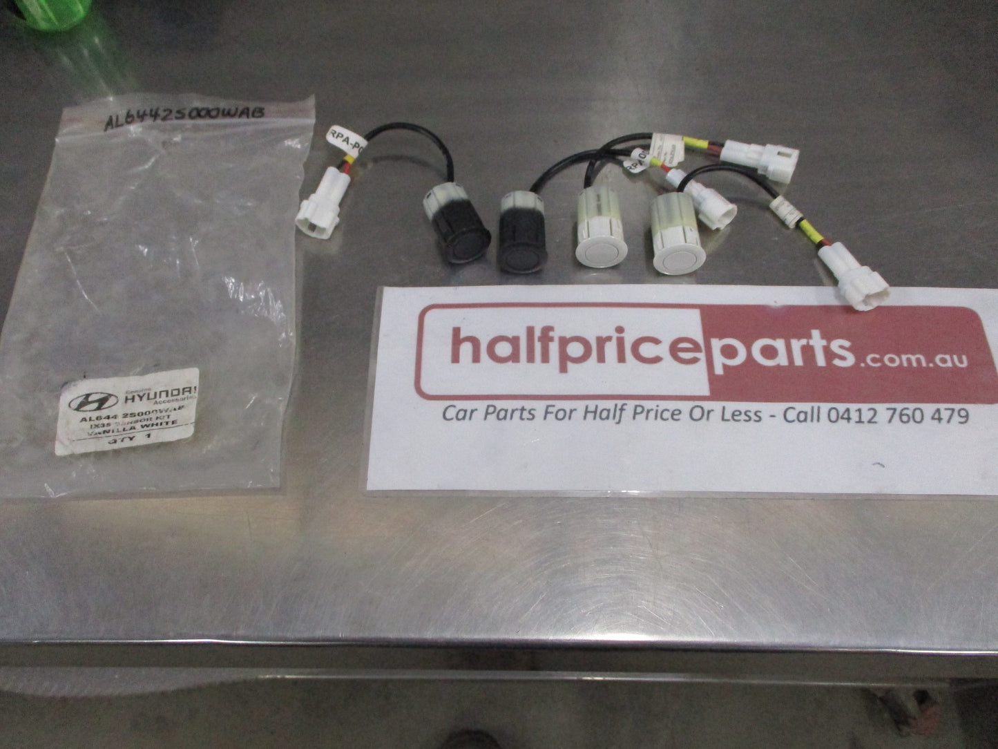 Hyundai IX35 Genuine Vanilla White Rear Parking Sensors (2 White-2Black) New Part