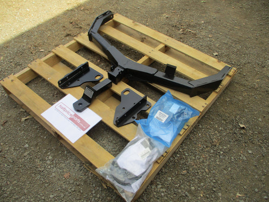 Nissan Pathfinder R52 Genuine Tow Bar Kit Complete New Part