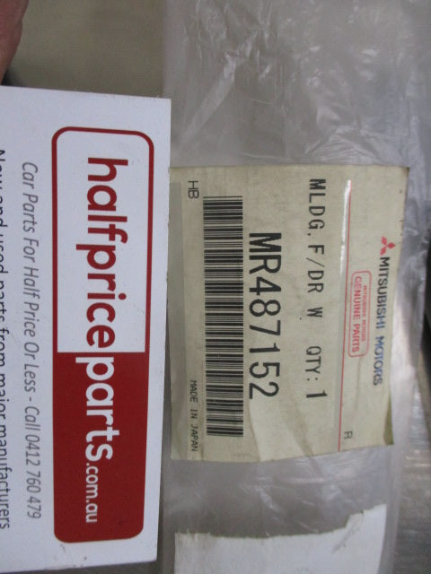 Mitsubishi Outlander Genuine Right Hand Front Outer Belt Moulding New Part