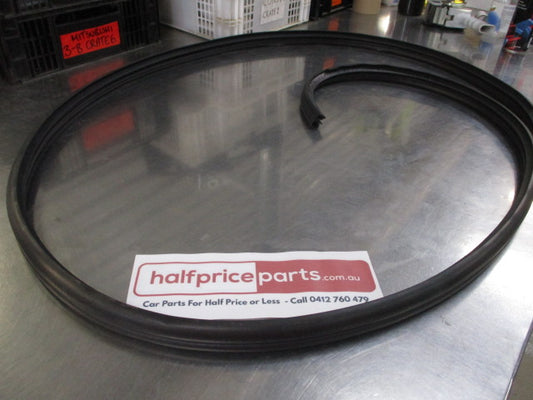 Mitsubishi Outlander PHEV Genuine Right Hand Front Door Weatherstrip New Part