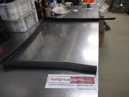 Mitsubishi Outlander Genuine Front Left Hand Door Window Run Channel New Part