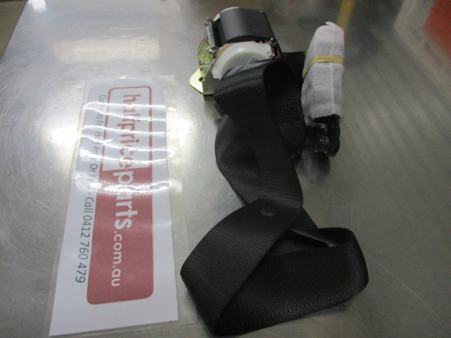 Holden VE/WM Statesman Genuine Center Rear Seat Belt Assembly New Part