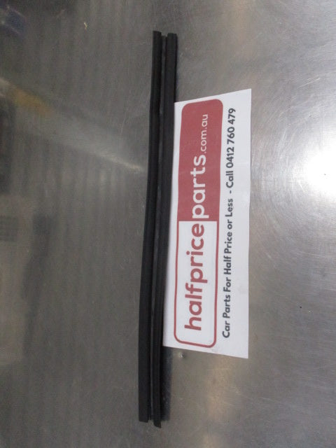 Mitsubishi Outlander Genuine Front Door Window Runchannel New Part