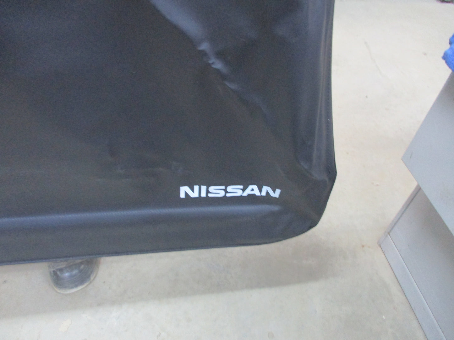 Nissan Navara Extra Cab D23 NP300 Genuine Tonneau Cover Suits Sports Bar New Part