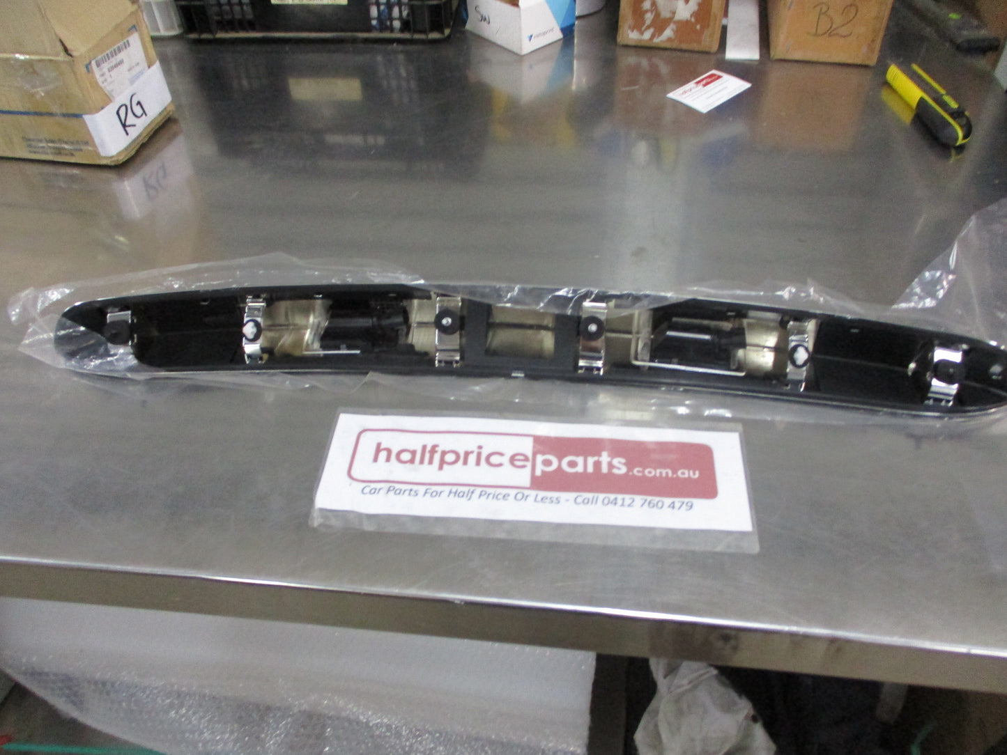 Holden Trailblazer-Colorado 7 Genuine Tail Gate Chrome Number Plate Bezel New Part